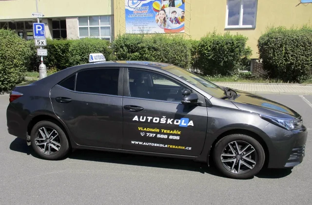 Toyota Corolla 1.6 VVTL-i - interiér nebo druhý pohled